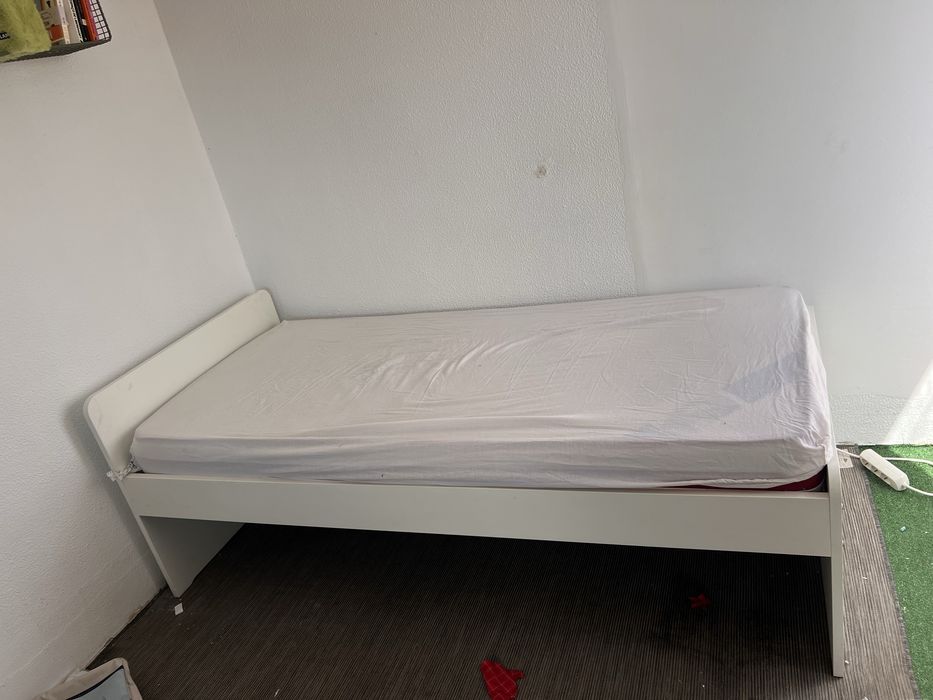 Cama ikea slakt em bom estado
