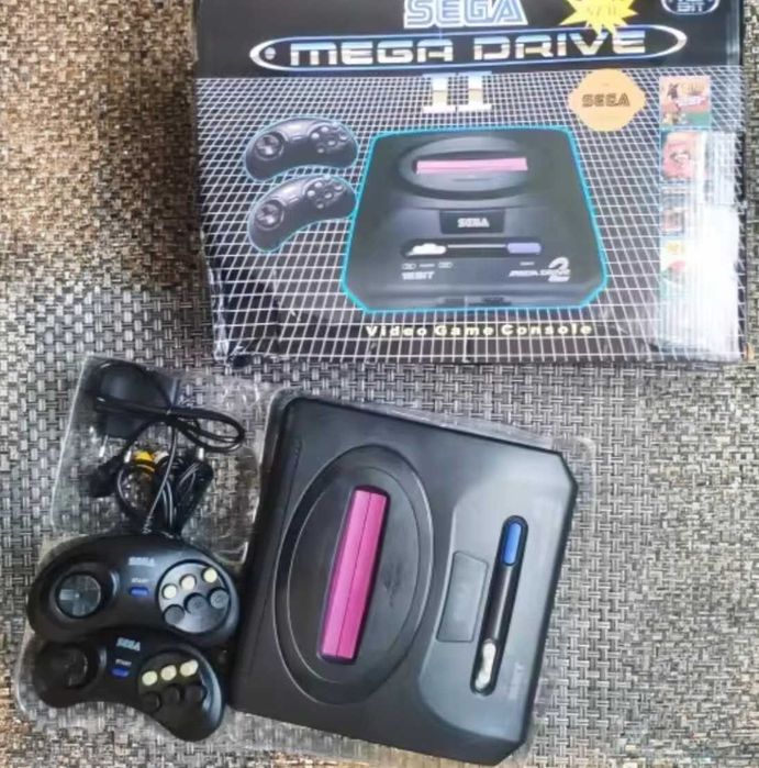 Приставка сега ретро консоль з іграми з 90 років з джойстиками