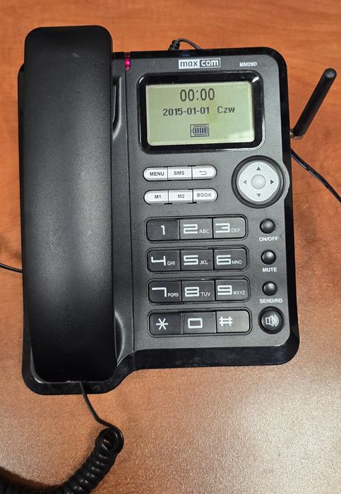 Sprzedam telefon stacjonarny GSM MaxCom MM29D + zasilacz