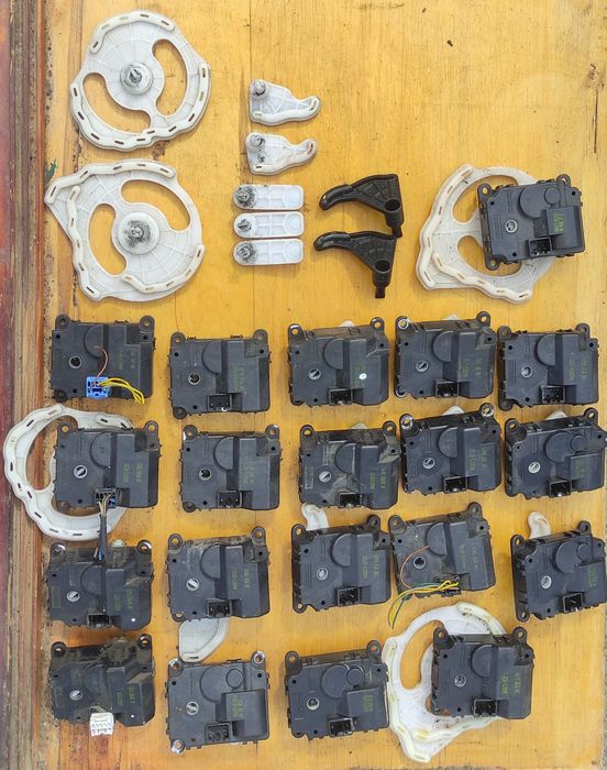 Моторчик привод,актуатор заслонки печки Hyundai,Kia,Киа,Хюндай,Mazda