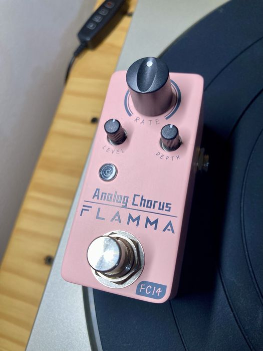Pedais Fender, Mooer, Flamma…