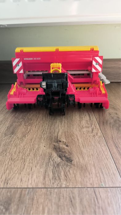 BRUDER  siewnik do traktora