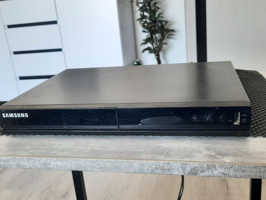 Продам лазерный DVD плеер Samsung с USB и караоке