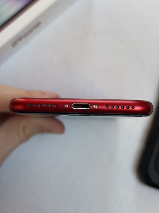 iPhone SE 2022 (3 gen) czerwony