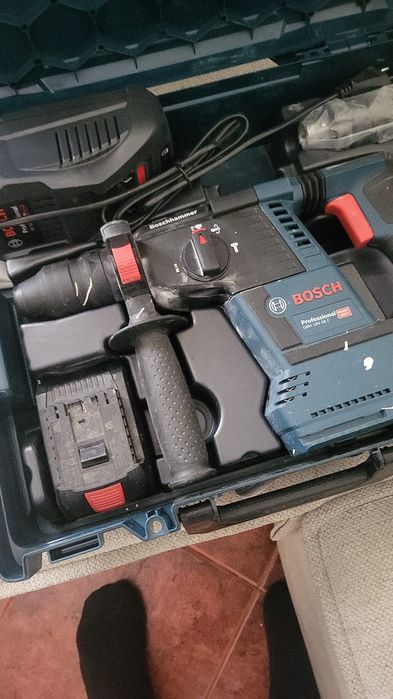 Martelo Perfurador Bosch GBH 18V - 26 F