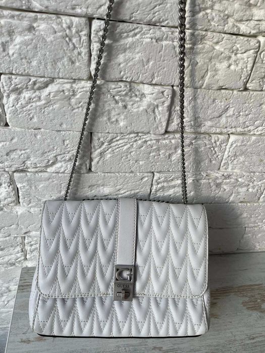 Жіноча сумка біла GUESS 24х20 см