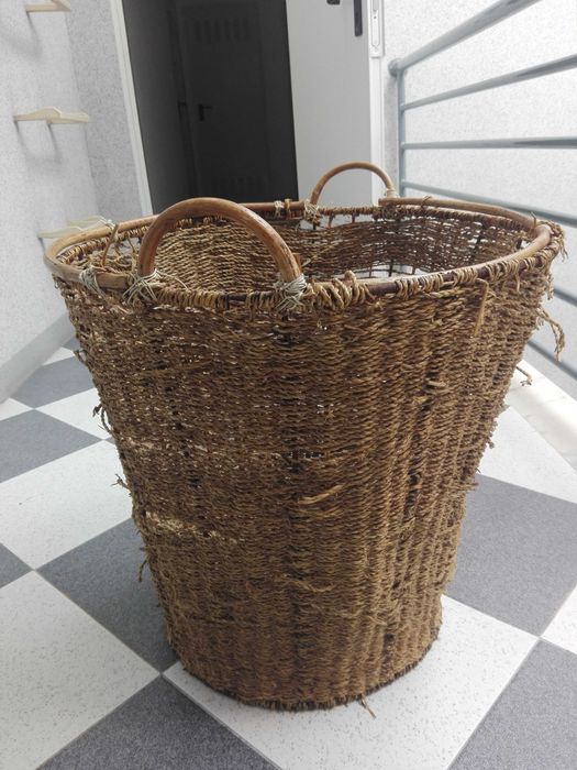 Cesta para lareira com armação em ferro