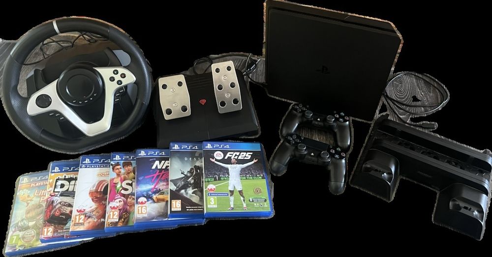 PlayStation 4 z akcesoriami