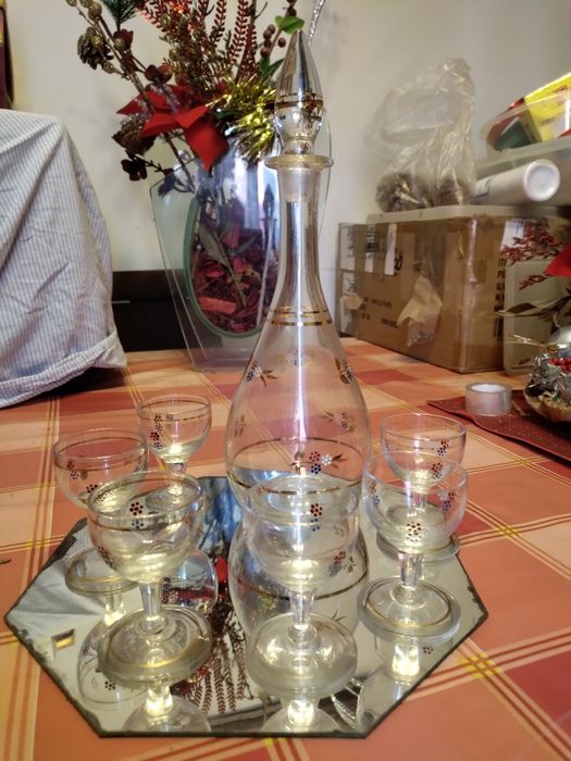 Conjunto garrafa de licor e 6 copos426637413403207680