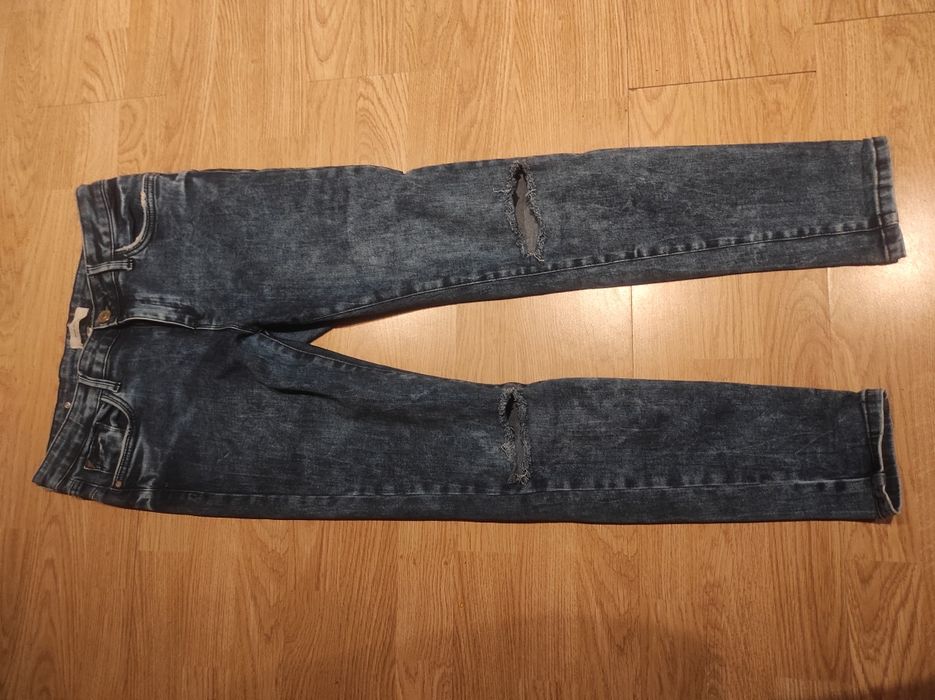 River island spodnie skinny z przetarciami na kolanach jeansowe skinny
