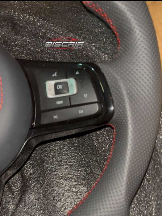 Volante VW Carbono com LED Display | Golf GTI / R (MK5 MK6 MK7 MK8)