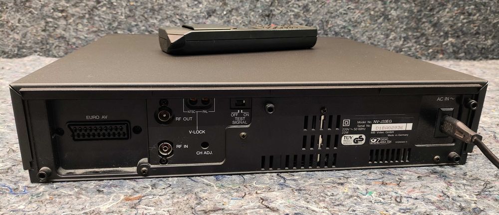 Magnetowid Odtwarzacz VHS Panasonic NV-J33 HQ z pilotem