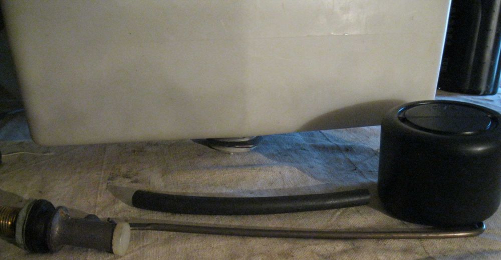 Бачок под унитаз СССР с двумя запасными поплавками