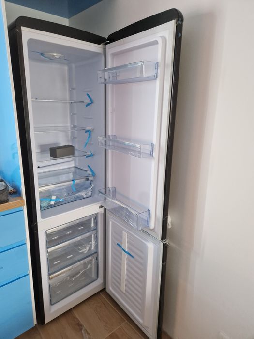 Frigorífico novo retro vintage preto Create com fatura