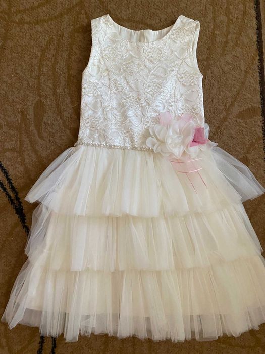 Белое нарядное платье на девочку 8-9 лет