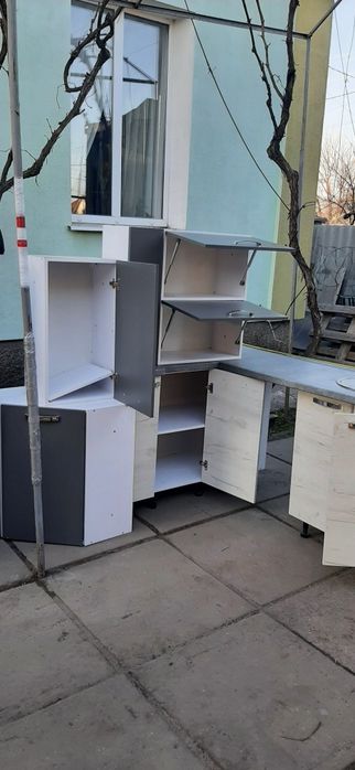 Продам кухня в хорошем состоянии пракиически новая Каменское