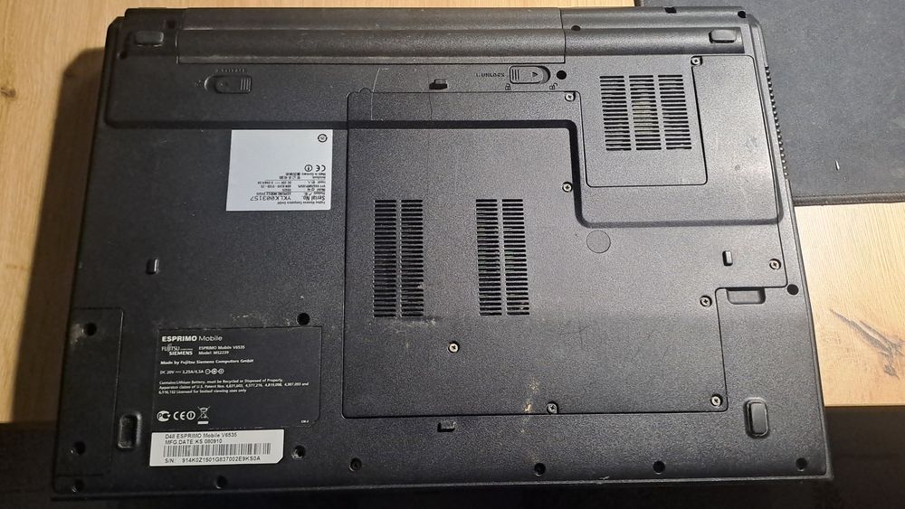 Laptop Fujitsu mobile v6535 4GB RAM dysk ssd