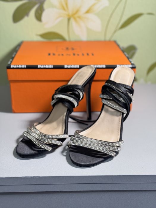 Жіночі босоніжки на підборах, 38 розмір.