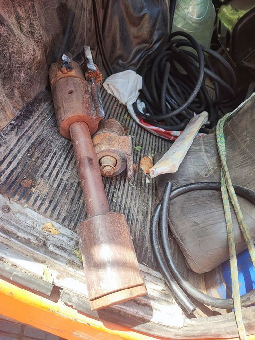 Завесы петли калитки ляды КамАЗ МАЗ самосвалзил КрАЗ Татра и тд