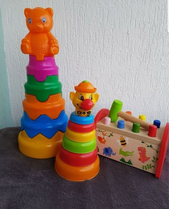 Zestaw zabawek dla dzieci przebijanka drewniana wieża piramidka