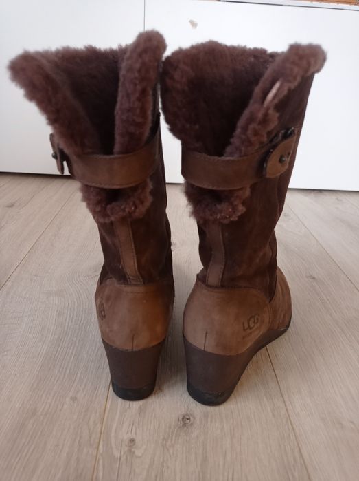 Kozaki na koturnie UGG