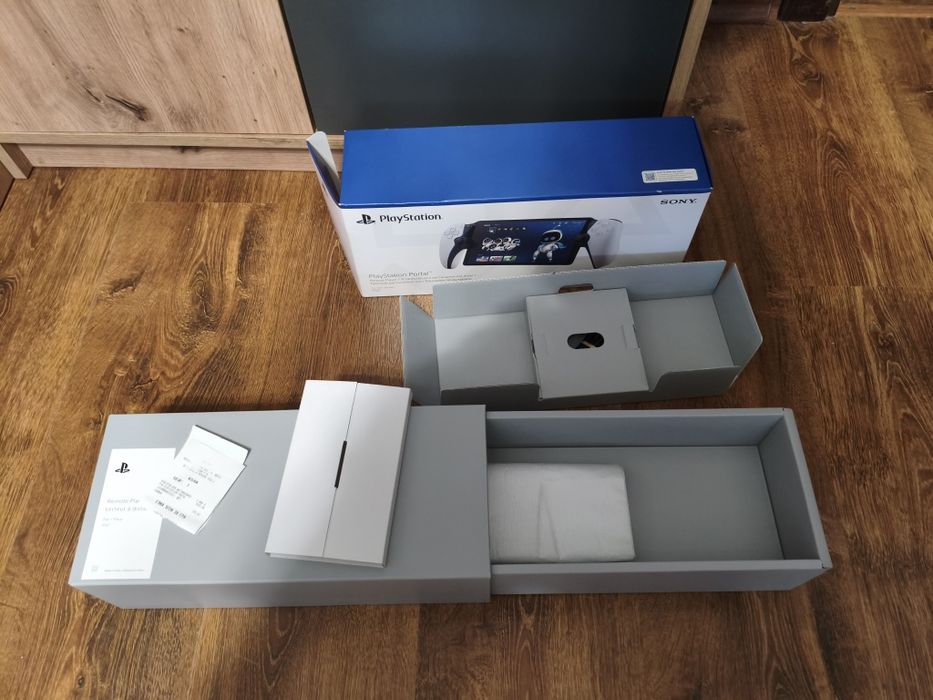 Playstation portal почти новая