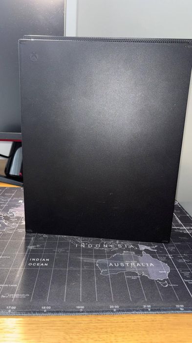 Xbox One X 1 TB + pad, wszystkie kable