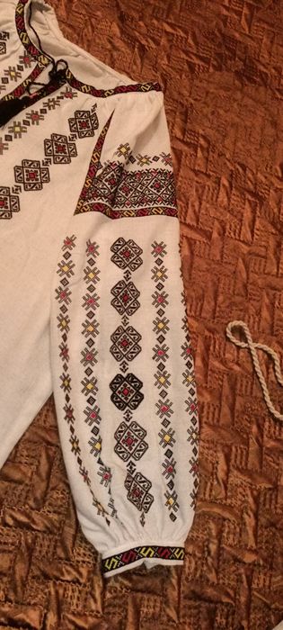 Жіноча лляна вишиванка, нова. Розмір 56-58