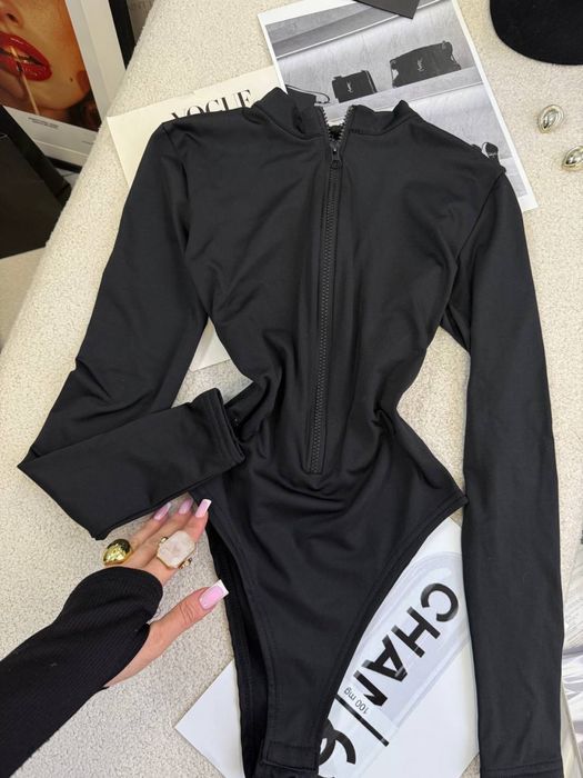 Боді зі змійкою