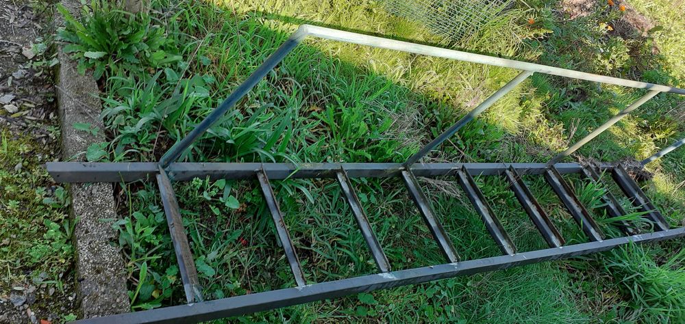 Escada em ferro ( 3,05 m x 0,46 m)