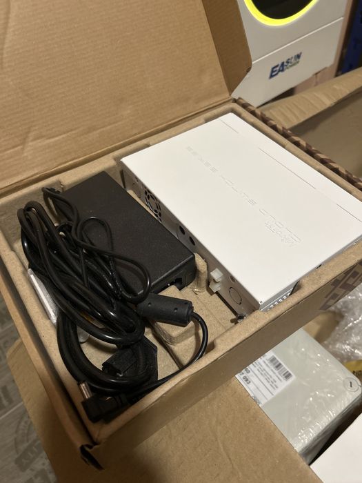 Роутер ядро Mikrotik CRS112-8P-4S-IN з PoE out