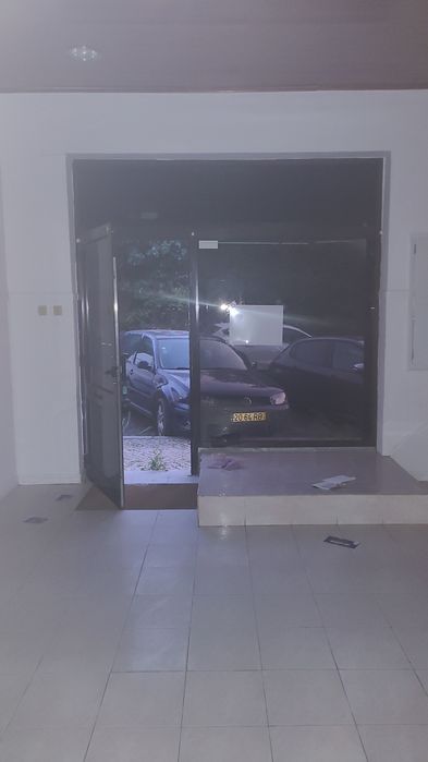 Vende-se loja em Mem Martins Sintra