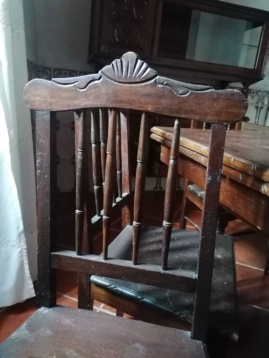 Mesa extensível e cadeiras