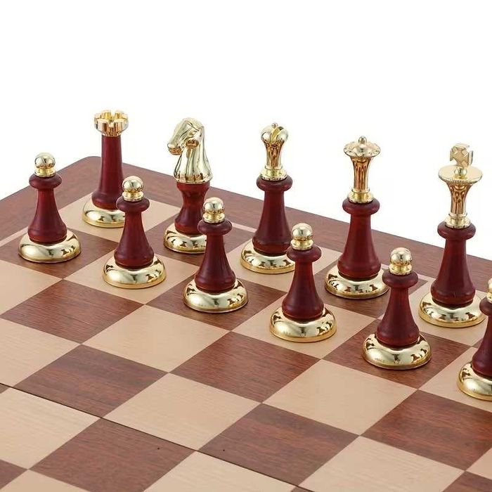 Великі подарункові шахи з металевими фігурами та дерев’яною дошкою 45