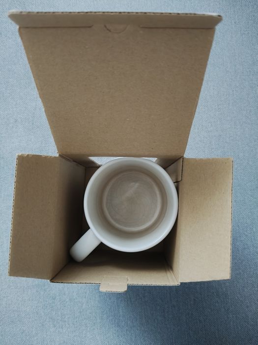 Kartonik, pudełko na kubek z okienkiem,białe.