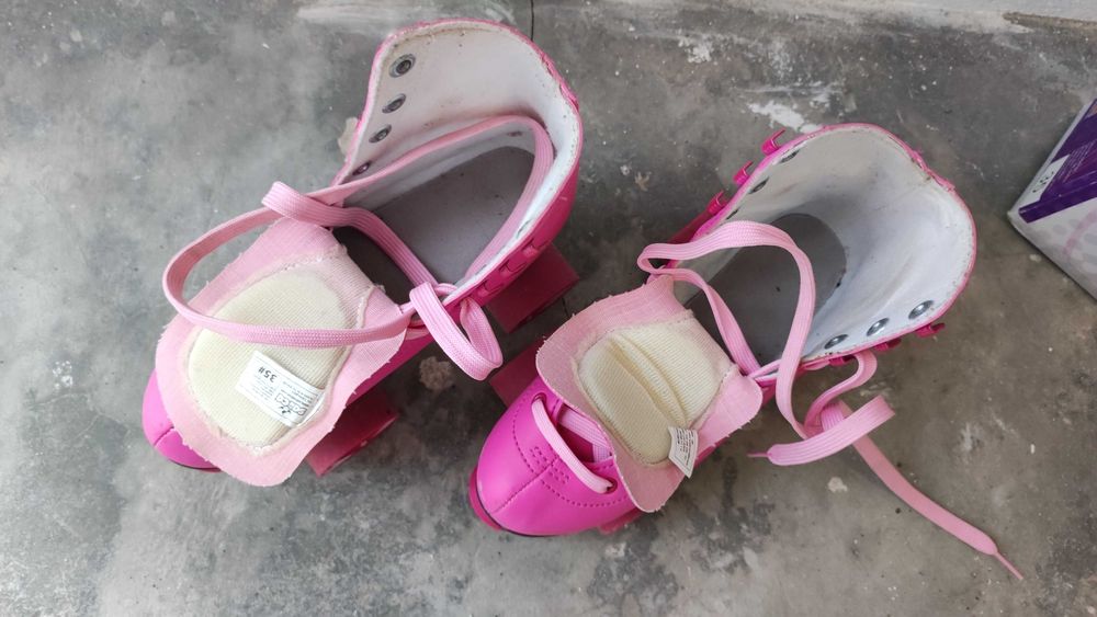 Patins de 4 rodas de menina Novos! Tamanho 35