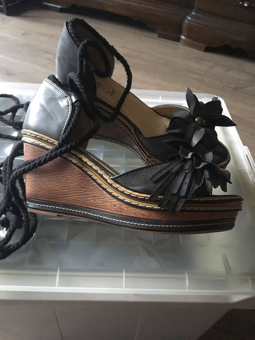 Buty na koturnie roz 37