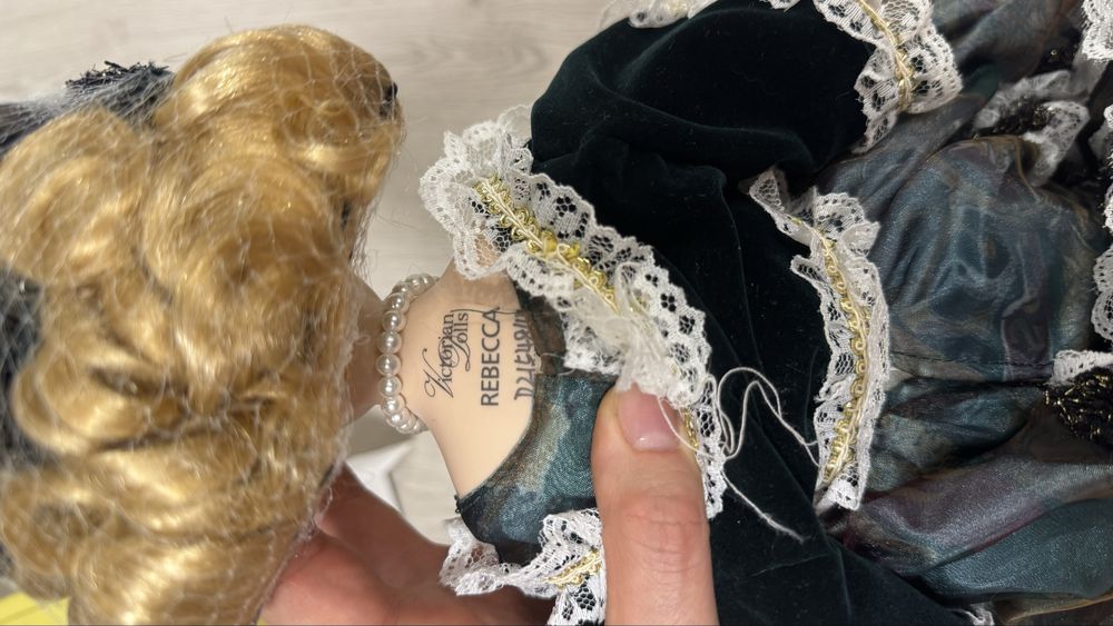 Колекційна лялька серії Victorian dolls Rebecca
