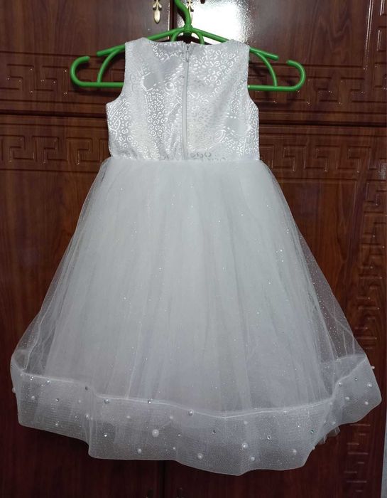 Дитяче святкове плаття білого кольору з блиском "Краля" на 4-6 років