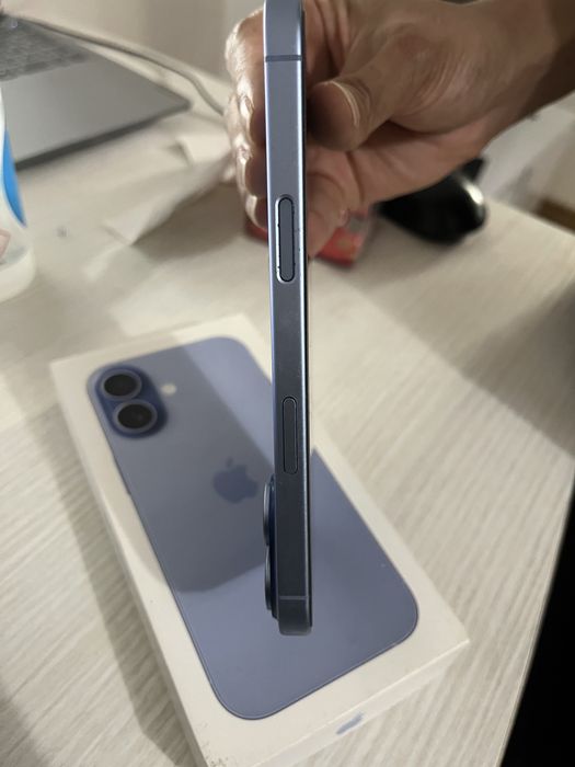Iphone 17 (semi novo)