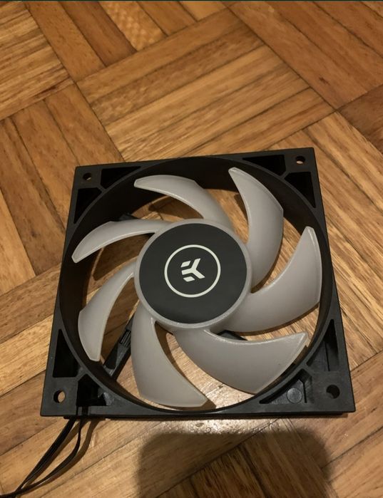 Ventoinha RGB 120mm
Entrego zona de Barcelos/Braga