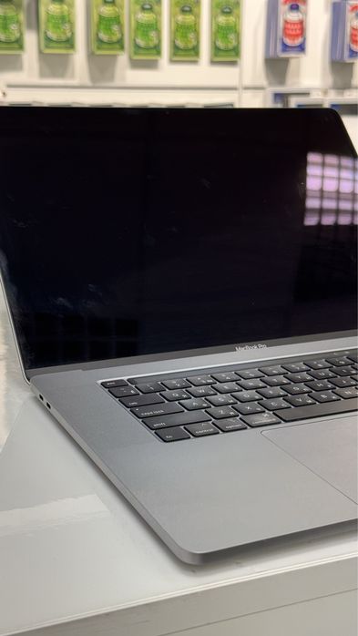 MacBook Pro 16 intel i7 16/512gb Space Gray