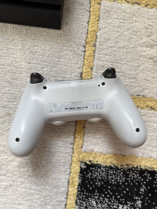Konsola Playstation 4 /Ps4 1Tb + pad