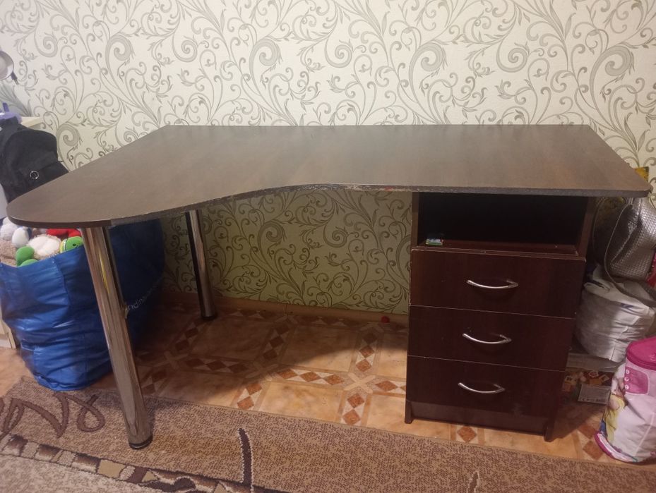 Стол письменный угловой