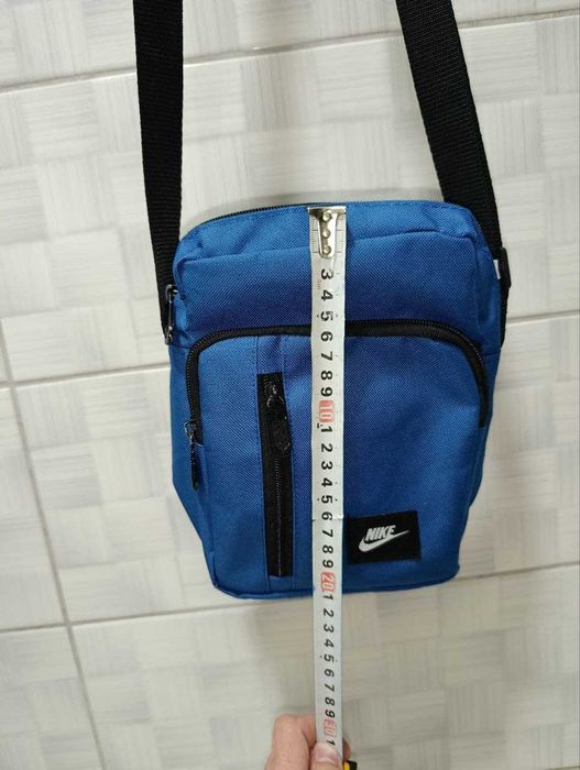 синяя сумка через плечо Nike Elemental.