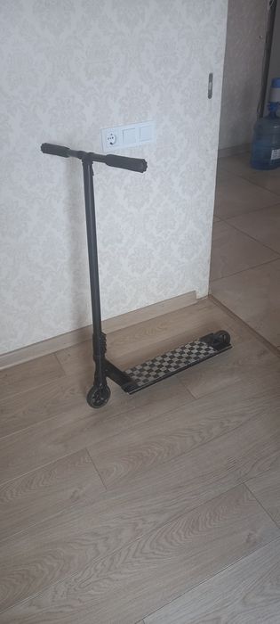 Трюковрй самокат, основа Striker руль Ethic Trianon грипсы Ethic