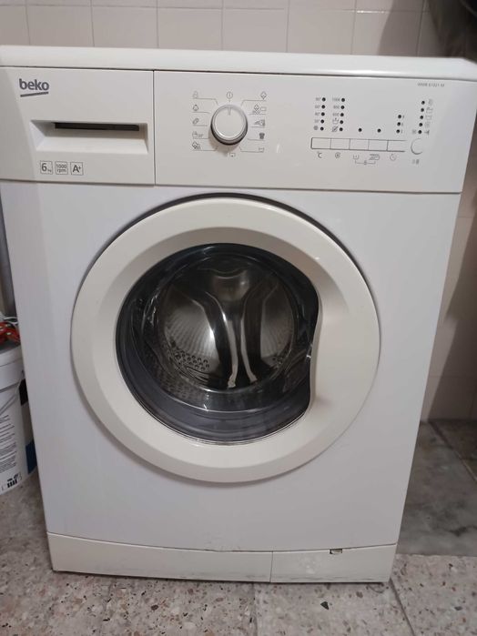Maquina de lavar roupa Beko.