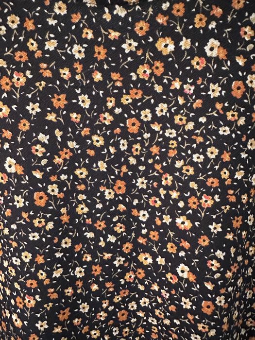 Vestido com flores castanhas