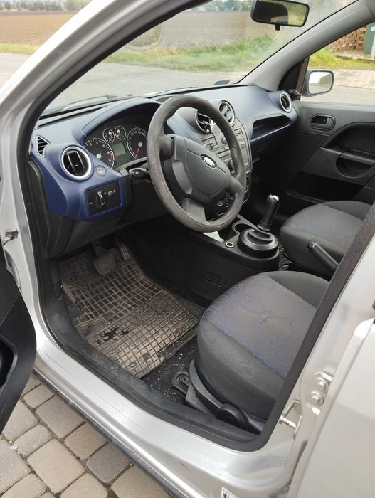 Ford Fiesta ( automat )