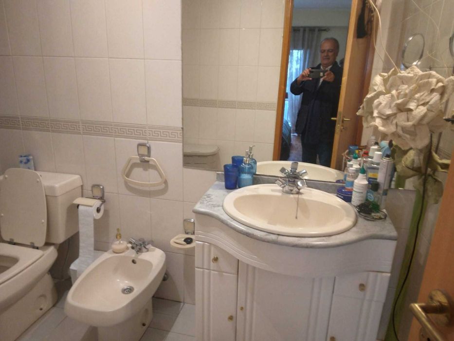 Aluga-se  T2+1.    St Ovídio